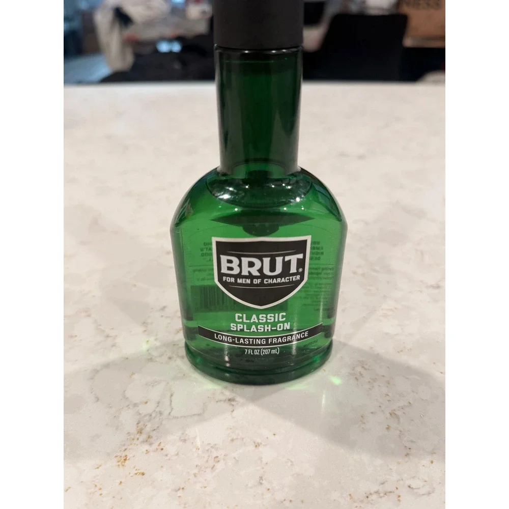 Brut Classic Splash-On Long-Lasting Fragrance For Men 7 fl oz Green Bottle 207ml